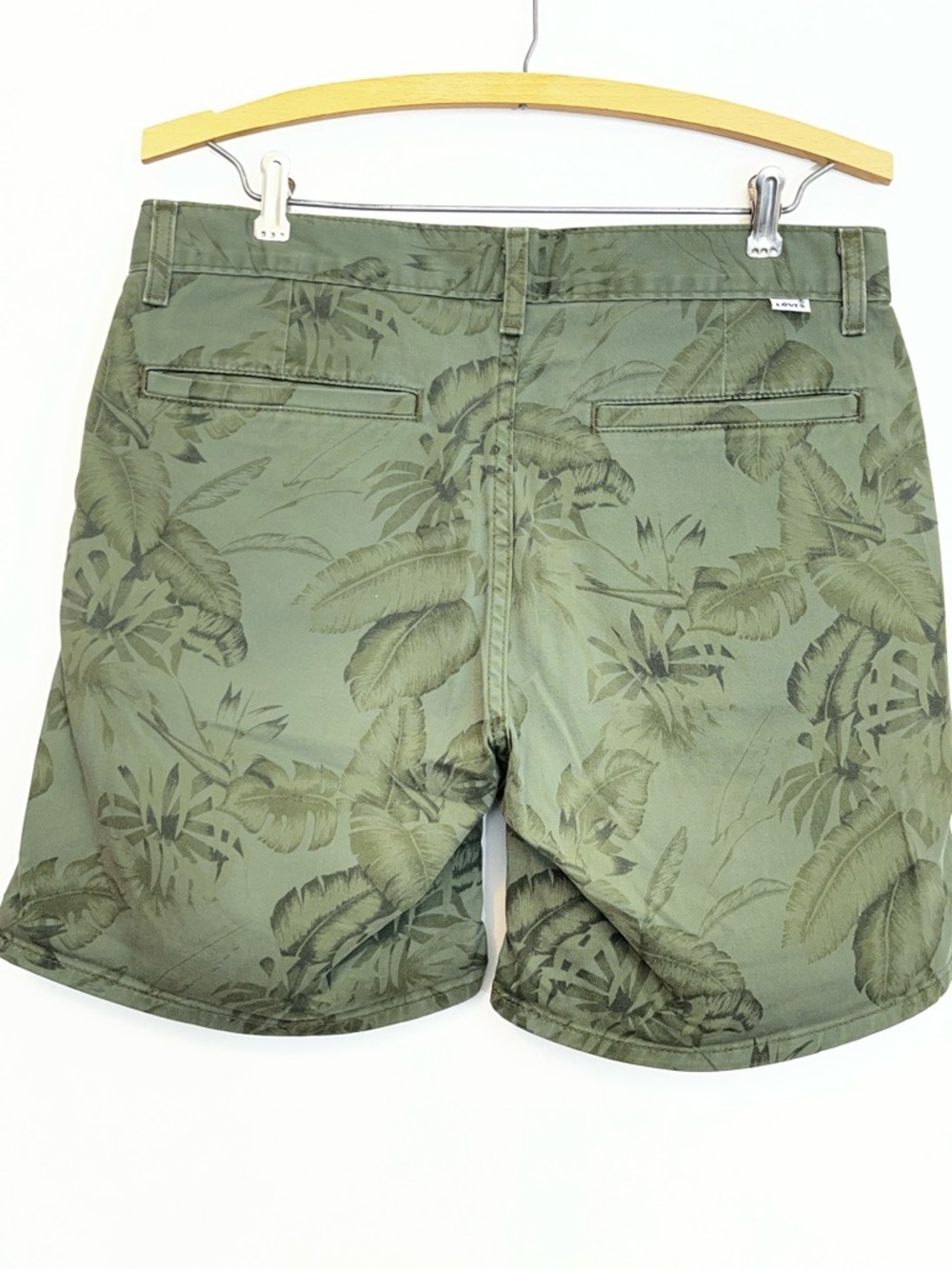 Levi’s Women’s 28 Palm Print 7” Chino Shorts Green Tropical Flat Front Casual - Picture 4 of 9